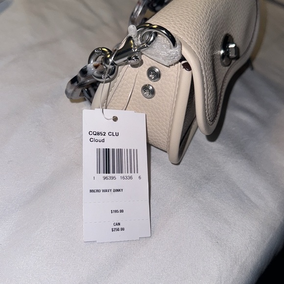 Mini Wavy Dinky Bag In Coachtopia Leather in Cloud NWT - Picture 11 of 12